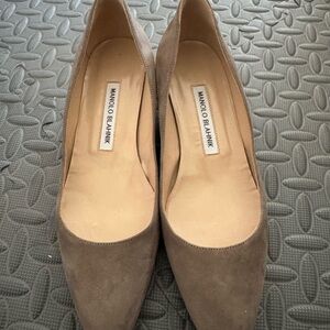 Manolo Blahnik Taupe Flats